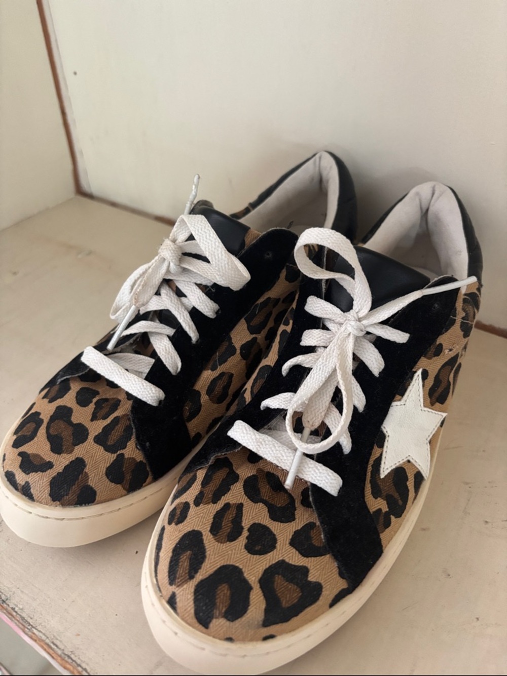 Leopard Print Star Accent Sneakers - White Star, Black Trim